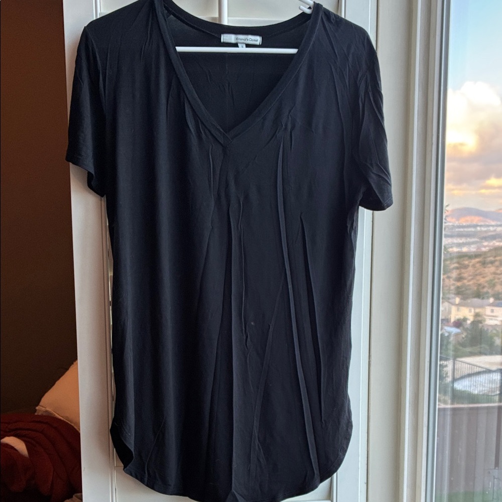 Black V-Neck Short Sleeve Tee
